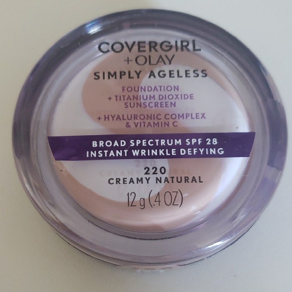 COVERGIRL + Olay Simply Ageless Foundation - Creamy Natural - Picture 1 of 1